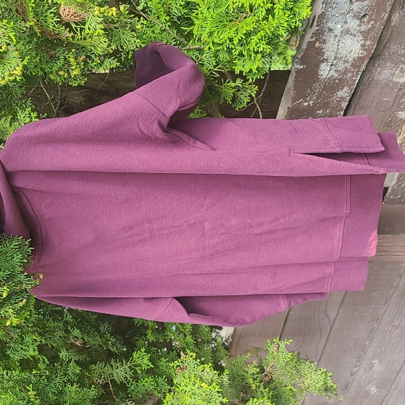 ~*    SALE ITEM !!     Calvin Klein sweatshirt - Picture 4 of 4